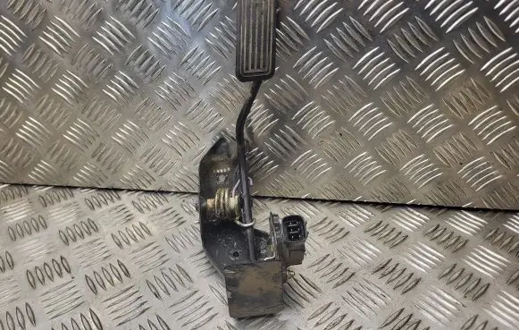 Toyota Avensis T250 Accelerator throttle pedal 8928152021