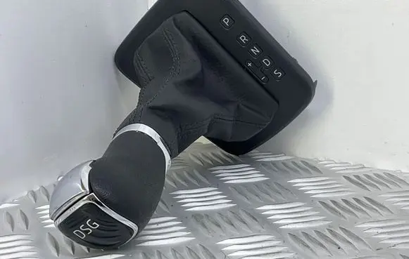 Skoda Rapid (NH) Gear lever shifter trim leather/knob 