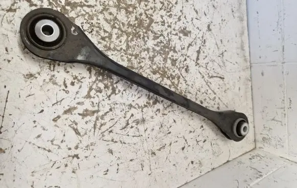 Rear upper control arm/wishbone