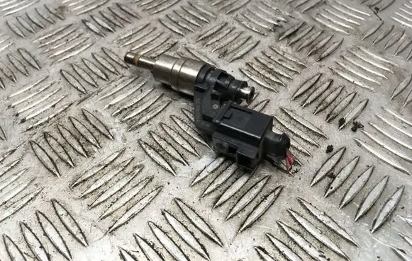 Volkswagen Golf V Fuel injector 03C906036A 0261500016