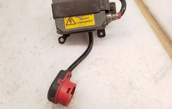 BMW 5 E39 Headlight ballast module Xenon 5DV00776029 8387114