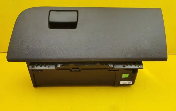 Chevrolet Volt I Glove box 22752655