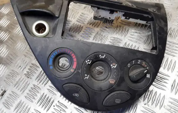 Ford Focus Climate control unit 98AB18C419