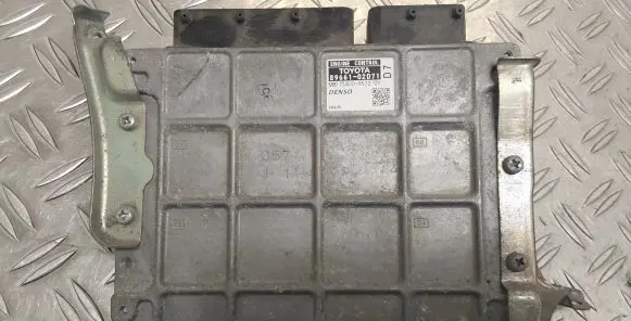 Toyota Auris 150 Engine control unit/module 8966102D71