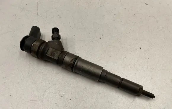 BMW 5 E60 E61 Fuel injector 0445110212