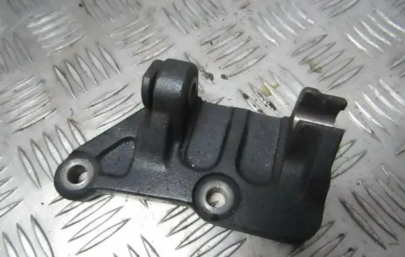 Toyota Avensis T250 Engine mounting bracket 125110g010