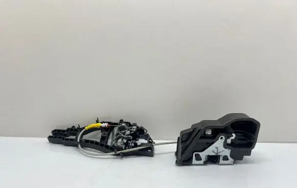 BMW 2 F22 F23 Front door lock 7202145