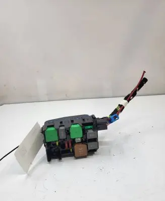 Opel Vivaro Relay mounting block 9815676480