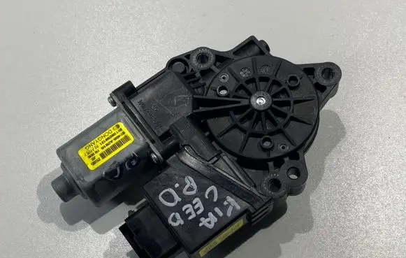 KIA Ceed Front door window regulator motor 82460A2010