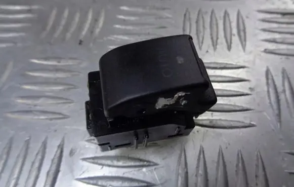 Toyota Avensis T250 Quarter vent window switch 84810-05050