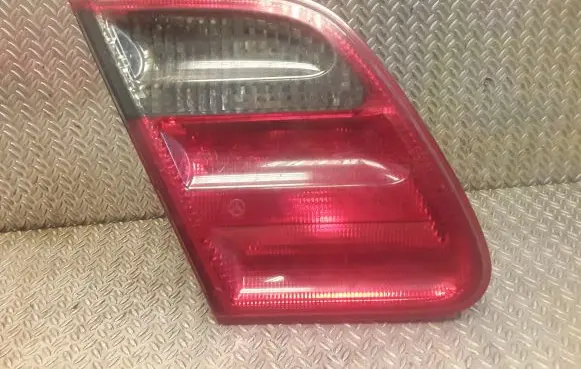 Mercedes-Benz E W210 Tailgate rear/tail lights 2108208764