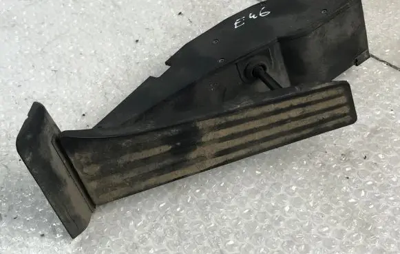 BMW 5 E39 Accelerator throttle pedal 6762480 35406753518 35401165703