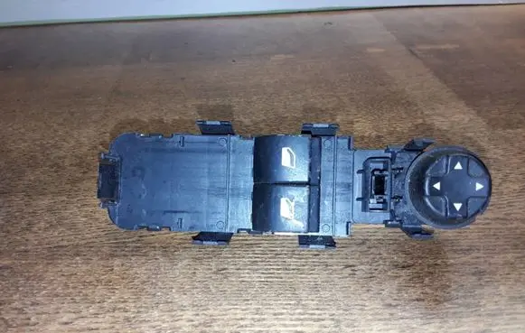 Peugeot 308 Electric window control switch 96565186XT