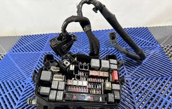 Toyota Auris E180 Fuse box set 602730