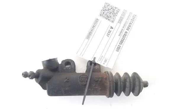 Toyota RAV 4 (XA30) Clutch slave cylinder 31470-32023