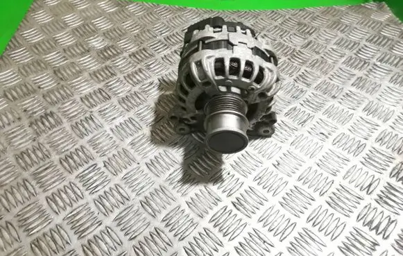 Volkswagen Golf VII Generator/alternator 04E903015A