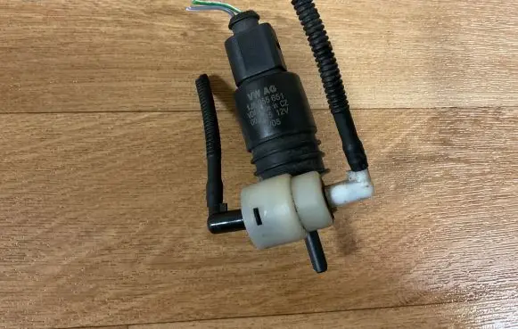 Porsche Cayenne (9PA) Windscreen/windshield washer pump 1J6955651 002015