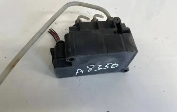 Mercedes-Benz ML W164 Air suspension control unit module (rear) a2513200058