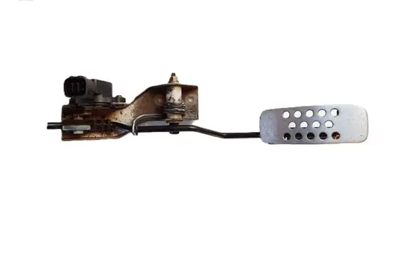 Nissan X-Trail T30 Accelerator throttle pedal 189196N201
