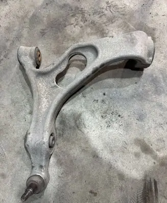 Front lower control arm/wishbone