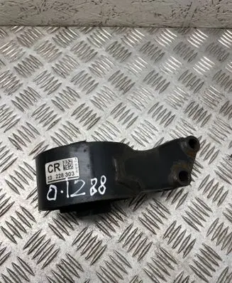 Opel Insignia A Engine mount bracket 13228303