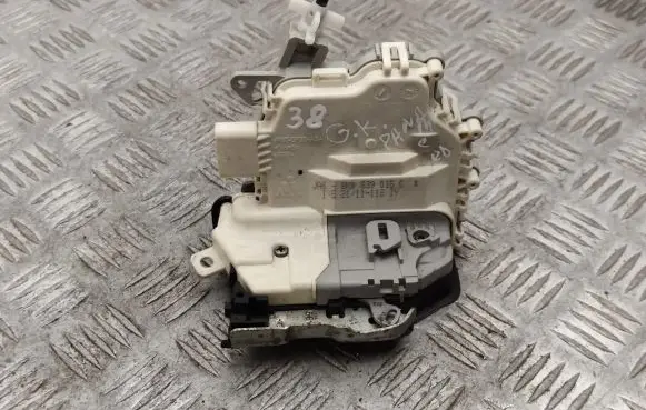 Porsche Panamera (970) Rear door lock 8K0839015C