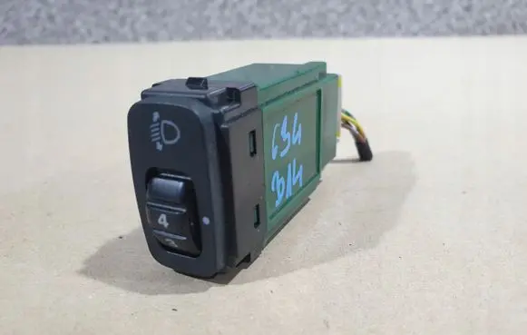 Mitsubishi Outlander Headlight level height control switch