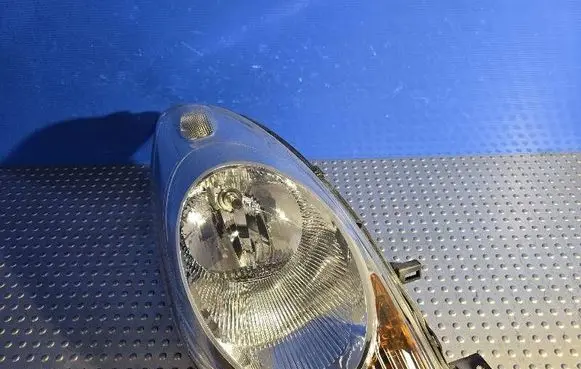 Nissan Note (E11) Headlight/headlamp 260109U10A