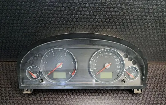 Ford Mondeo Mk III Speedometer (instrument cluster) 3S7F10841