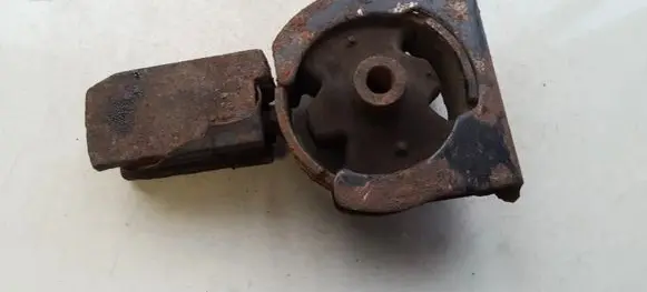Toyota Avensis T250 Engine mount bracket av74170 av-74170