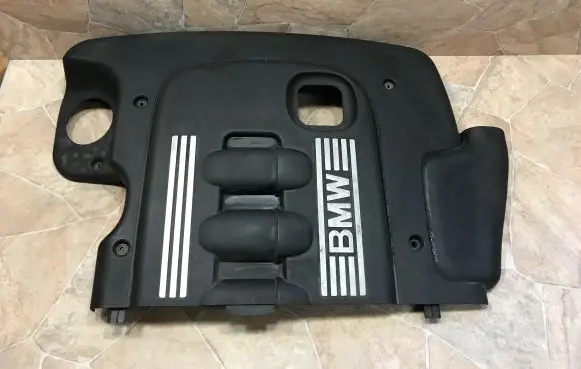 BMW 5 E60 E61 Engine cover (trim) 7789000