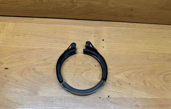 BMW 5 E60 E61 Muffler pipe connector clamp 7793677