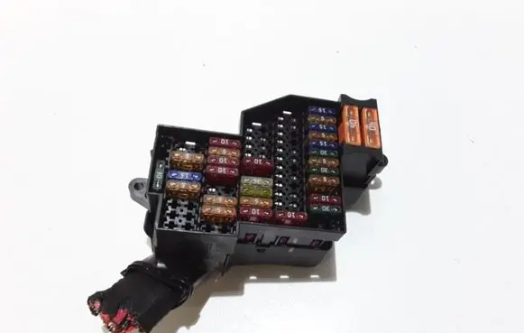 Porsche Cayenne (9PA) Fuse module 7L0941826A 7L0941824A