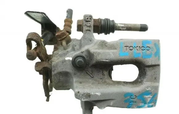 Lexus CT 200H Rear brake caliper 