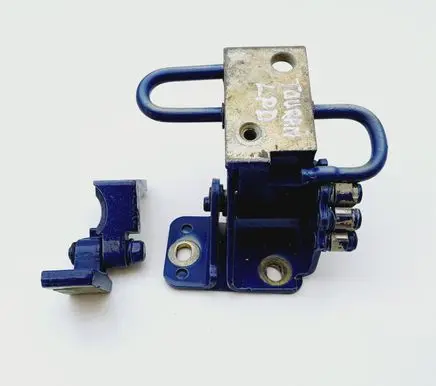 Volkswagen Touran I Front door hinge set 1T0831411A