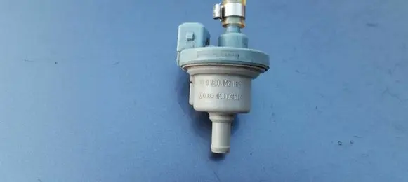 Audi 80 90 B2 Fuel tank valve 050133517