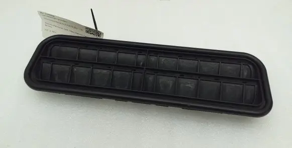 Quarter panel pressure vent