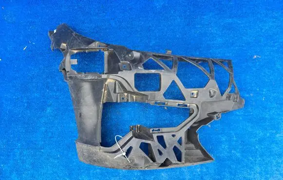 BMW 3 G20 G21 Front bumper mounting bracket 7422248