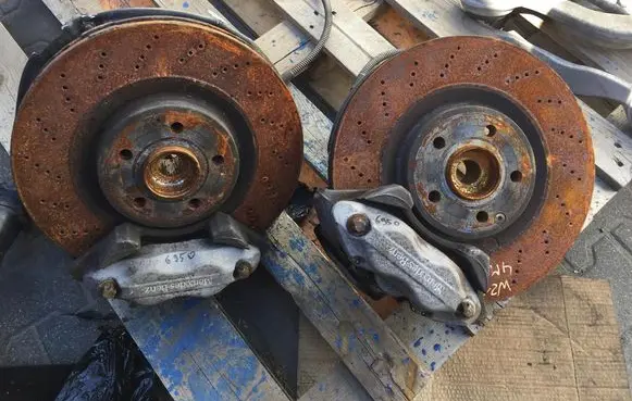 Mercedes-Benz CLS C218 X218 Front wheel hub spindle knuckle