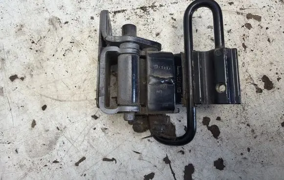Audi A6 S6 C5 4B Rear door lower hinge 4B0833412E