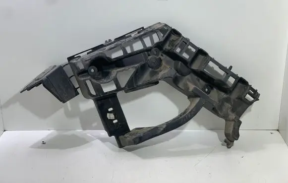 Rear bumper mounting bracket