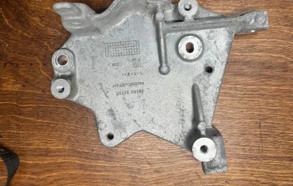 Renault Zoe A/C compressor mount bracket 296A68579R