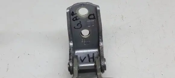 Honda CR-V Rear door lower hinge