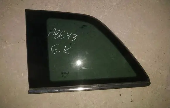 Opel Zafira B Rear side window