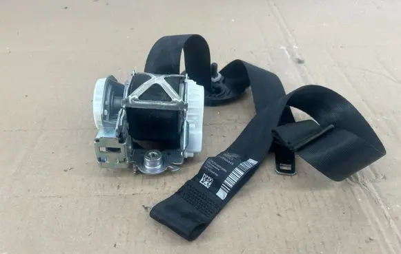 Citroen DS3 Rear seatbelt 1000045 98030369XX 061090