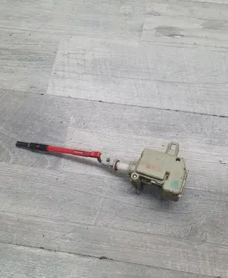 Volkswagen PASSAT B5 Central locking motor 3b0810773