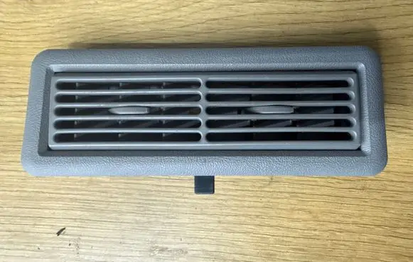 Opel Vivaro Air vent grill in roof