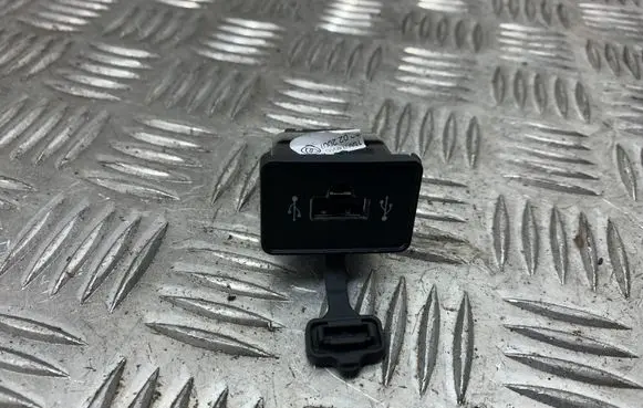 Alfa Romeo 159 USB socket connector 156074010