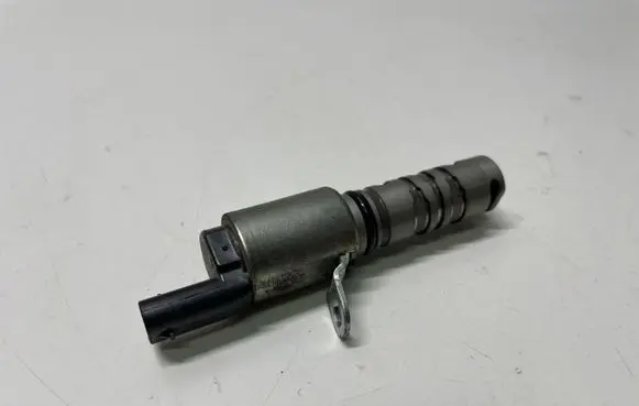 Volkswagen Golf VII Electromagnetic valve 04E906455D