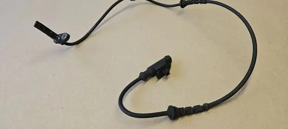 Maserati Ghibli ABS brake wheel speed sensor 670006719